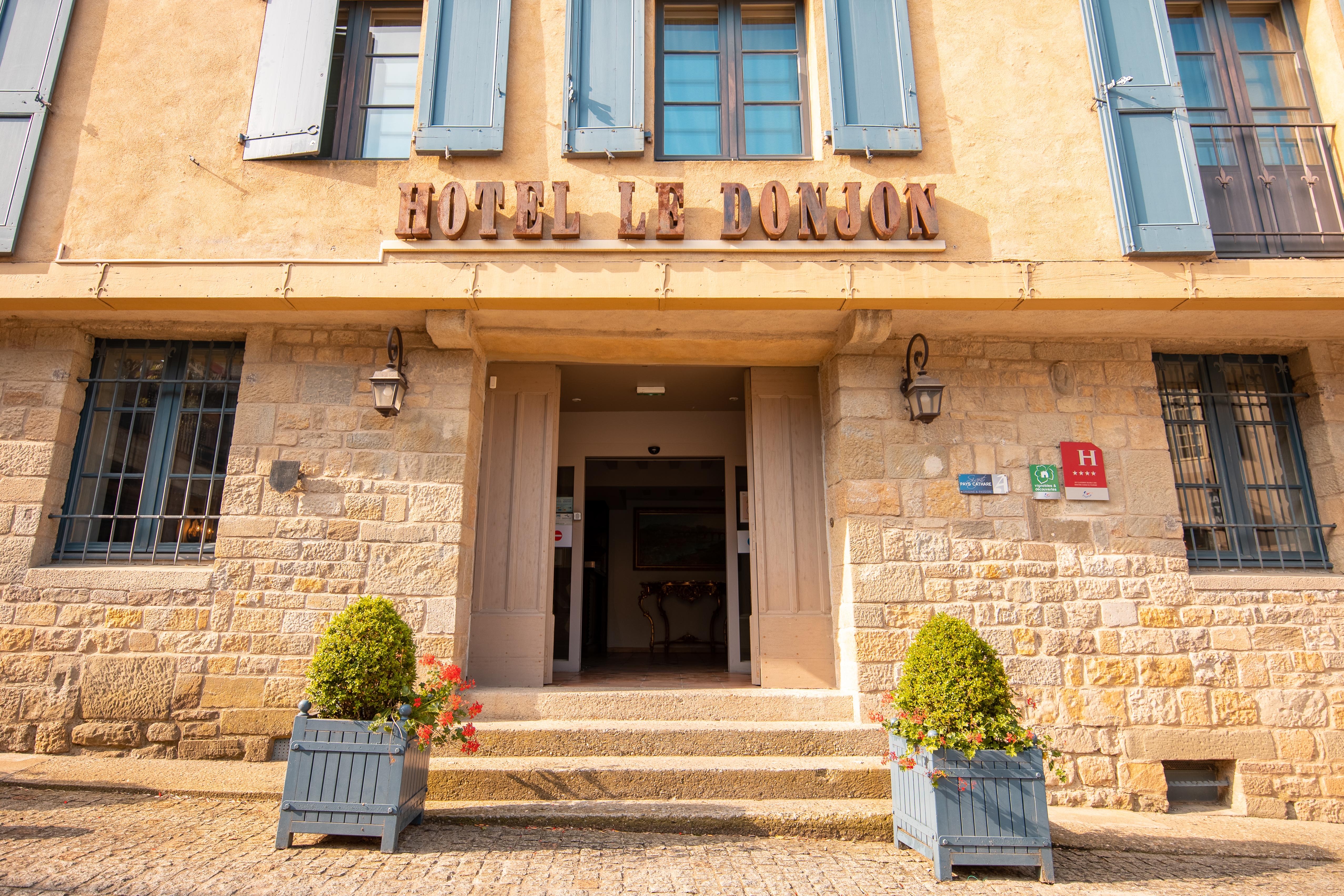 Hotel Le Donjon - Coeur De La Cite Medievale Carcassonne Exterior photo